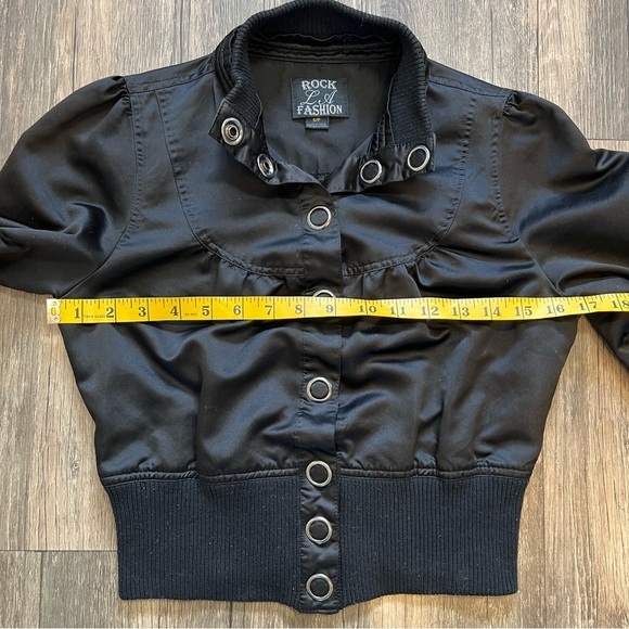 Rock L.A Fashion Black Cropped Satin Jacket Snaps Closure Fitted Petite 3/4 - Picture 11 of 12